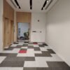 موكيت بلاط 50×50 بتصميم عصري وجودة عالية مناسب للمكاتب والشركات سهل التركيب والتنظيف